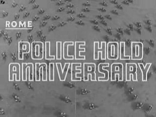 défilé énorme synchronisation de la police italienne