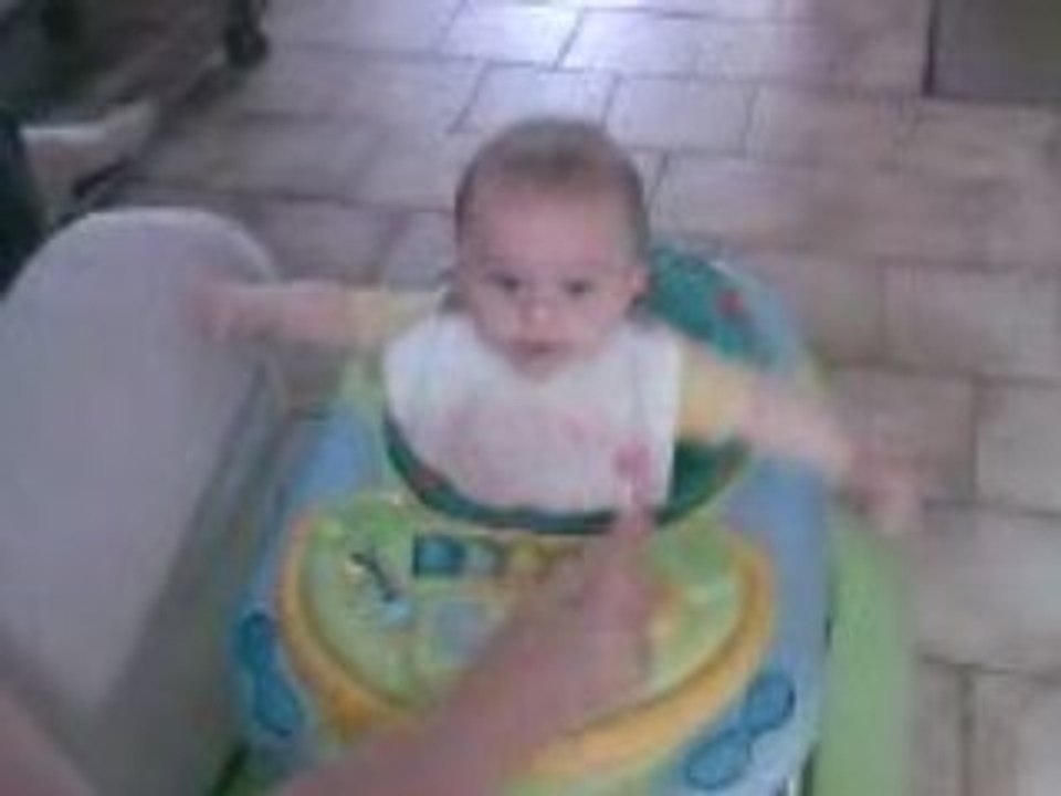 bastien, septembre 2008 episode de la sucette 2