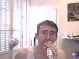 Wiwi égratigne "Une mèche de cheveux"