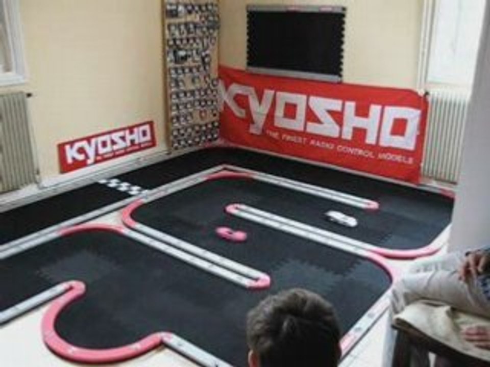 kyosho 2.4 ghz vs mr015 2fast2furious