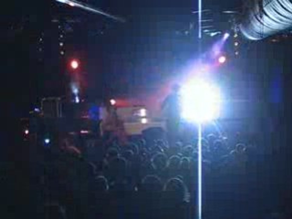 PARIS MAKE ME FEEL LIKE DANCING