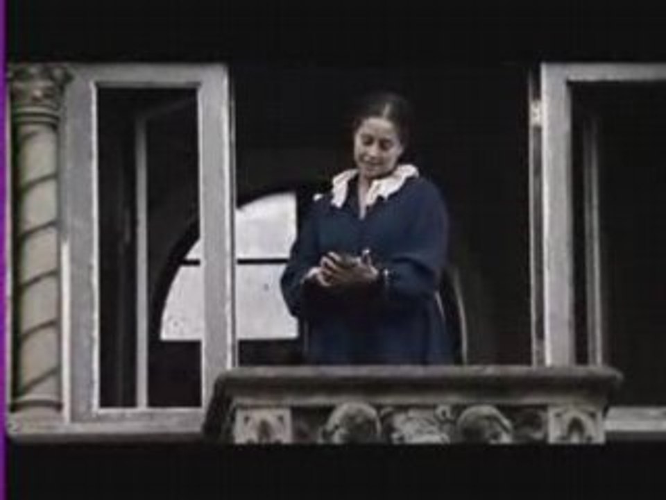 Angelica Aragon in 'Cronica de un desayuno' (1999)
