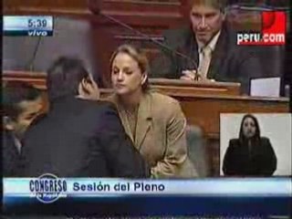 Luciana León se defiende