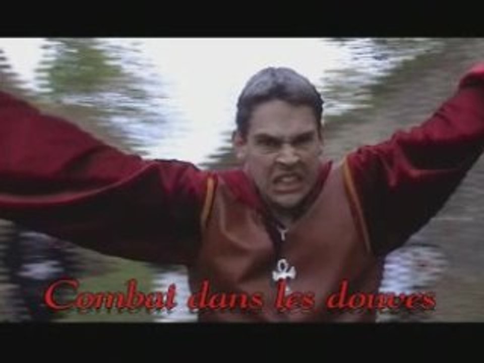 Combats dans les douves (Niam la fiére)