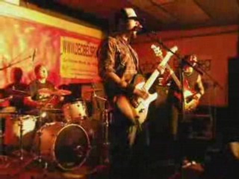 02 - Bukowski - Bro you save me Au Décibels Rock Fest