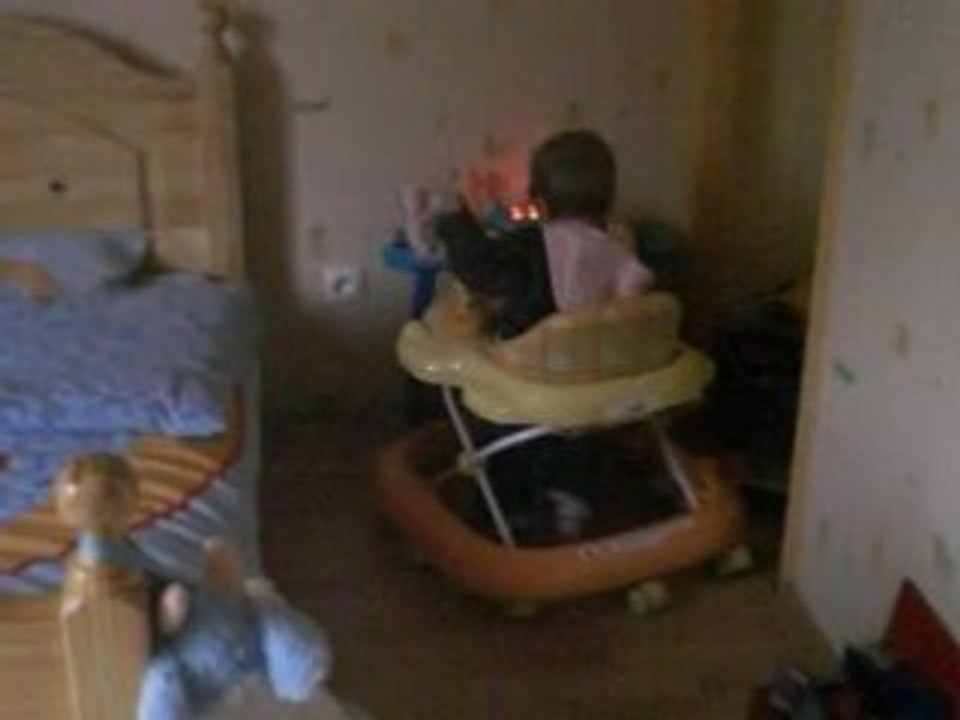 Célia danse toute la journée