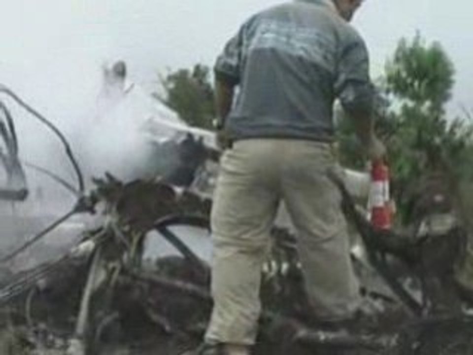 Amateur video of Nepal plane crash