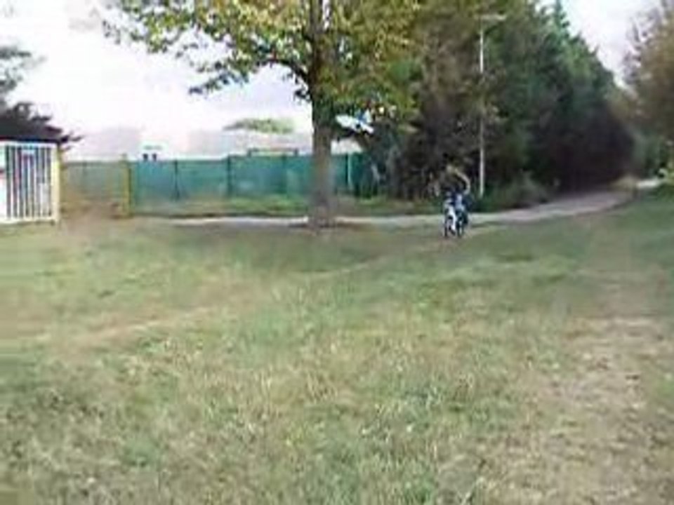 sto qui saute au pti saut !!!!!!!!!!!!!!!!