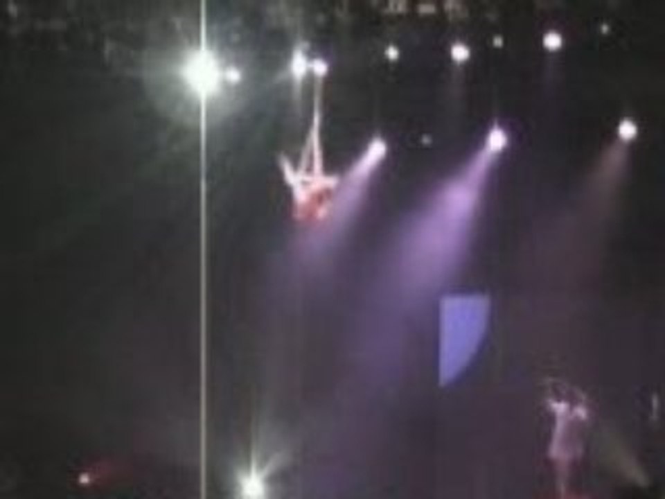 Teeaser Roue Cyr Wheel and Cerceau Act