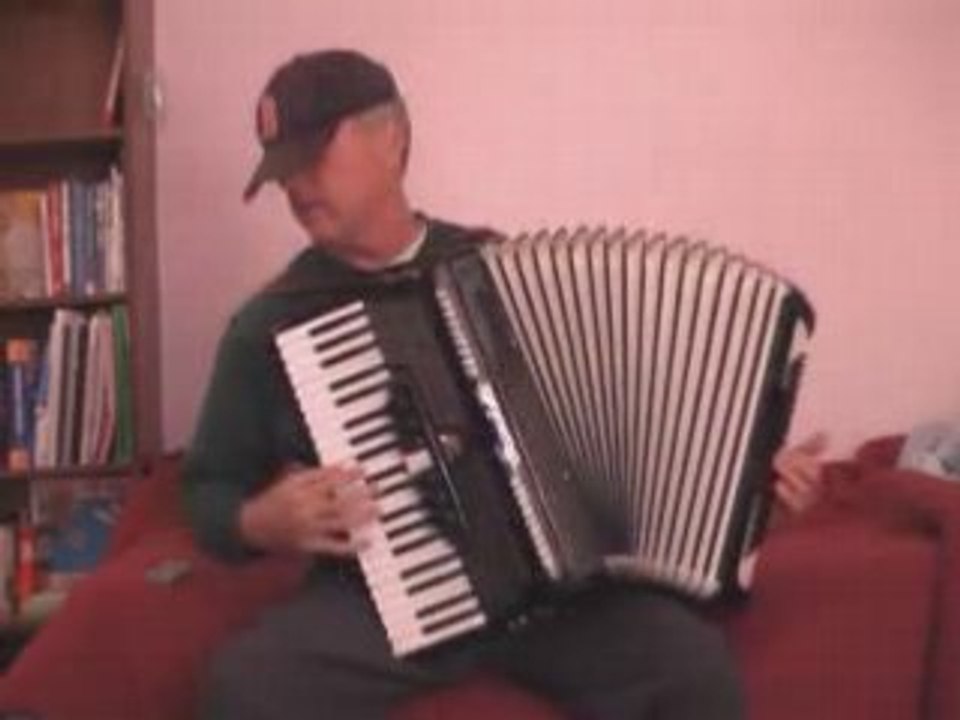 Piano Accordion Old Russian Waltz Na sopkah Manchurii