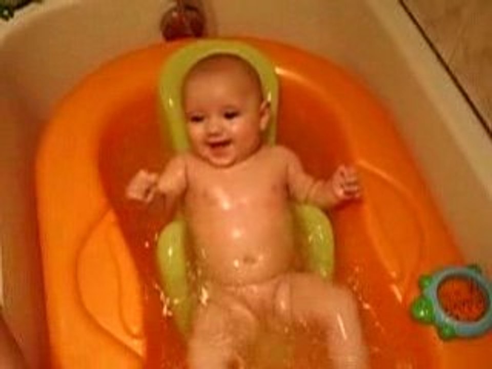 13.08.08 vive le bain avec Maman