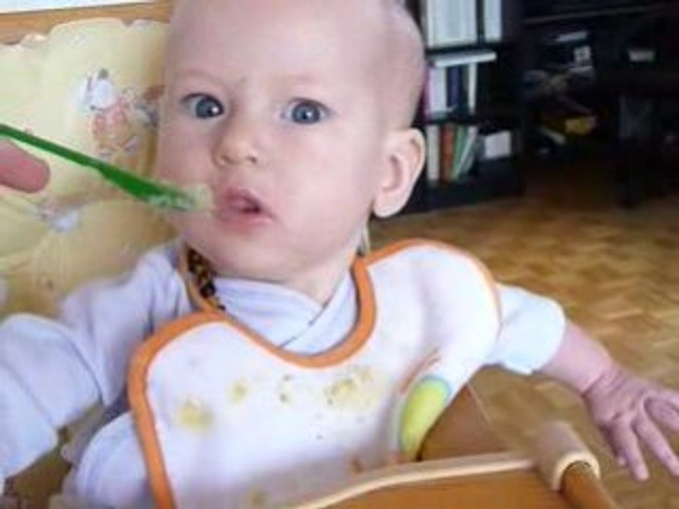 Miam, la compote pomme-banane !