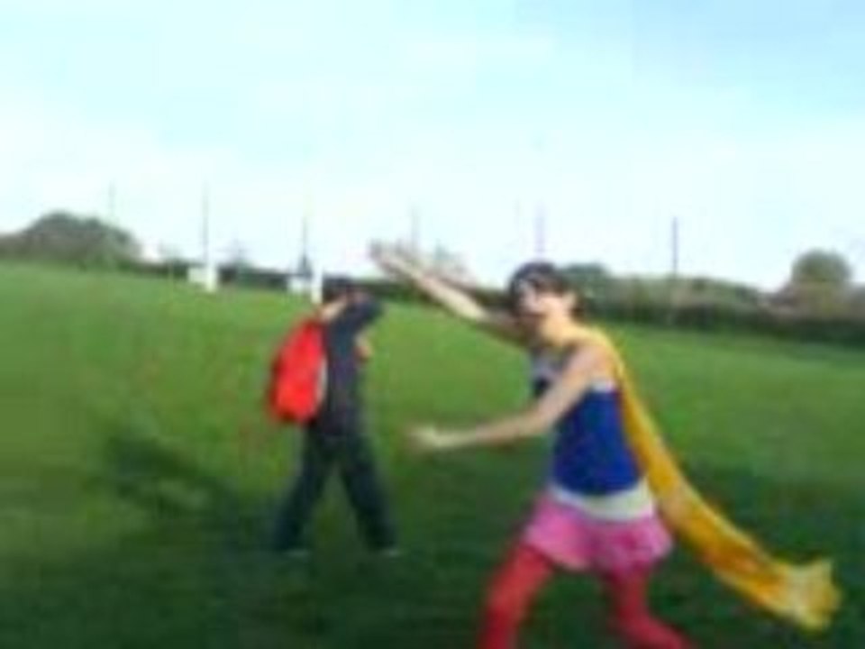 Super girl o cross