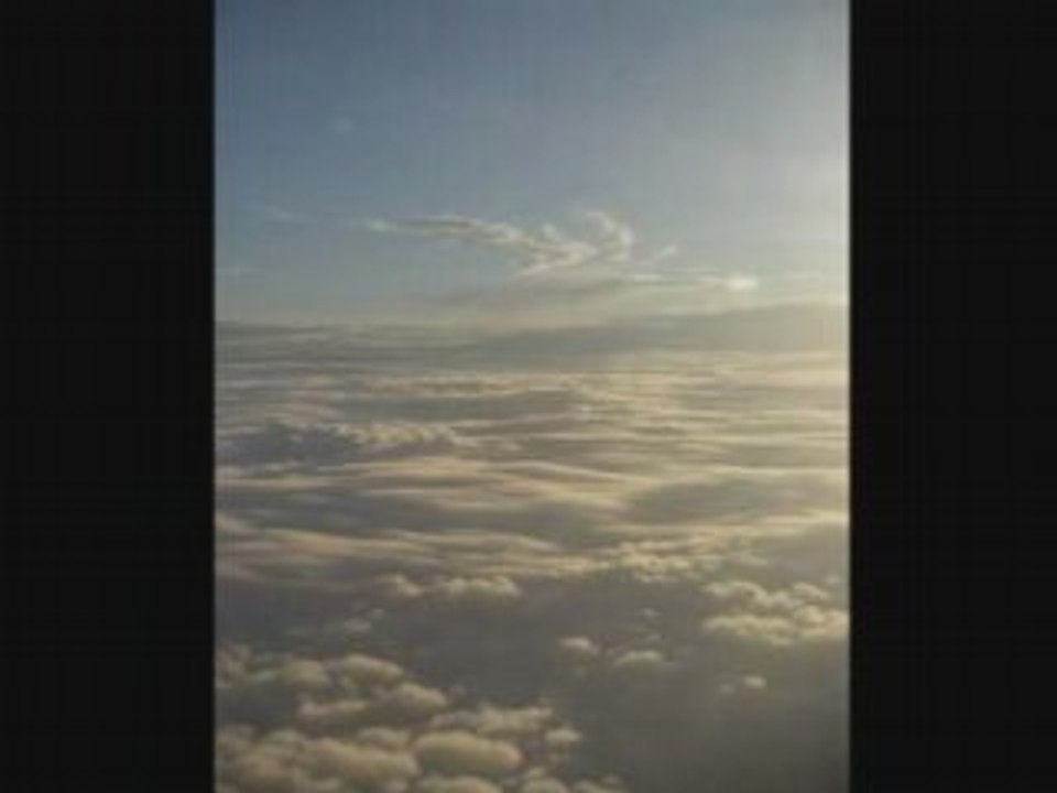 Lot w chmurach (zdjęcia)