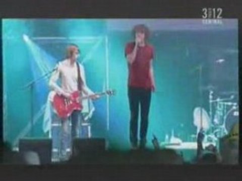 The Pigeon Detectives - Take Her Back (live Lowlands 2007)
