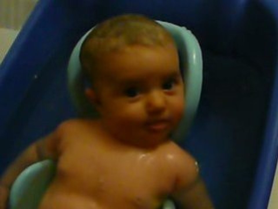 alice dans le bain