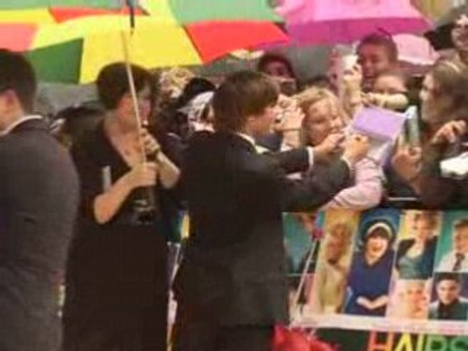 High School Musical star Zac Efron 'ambushed' in the street