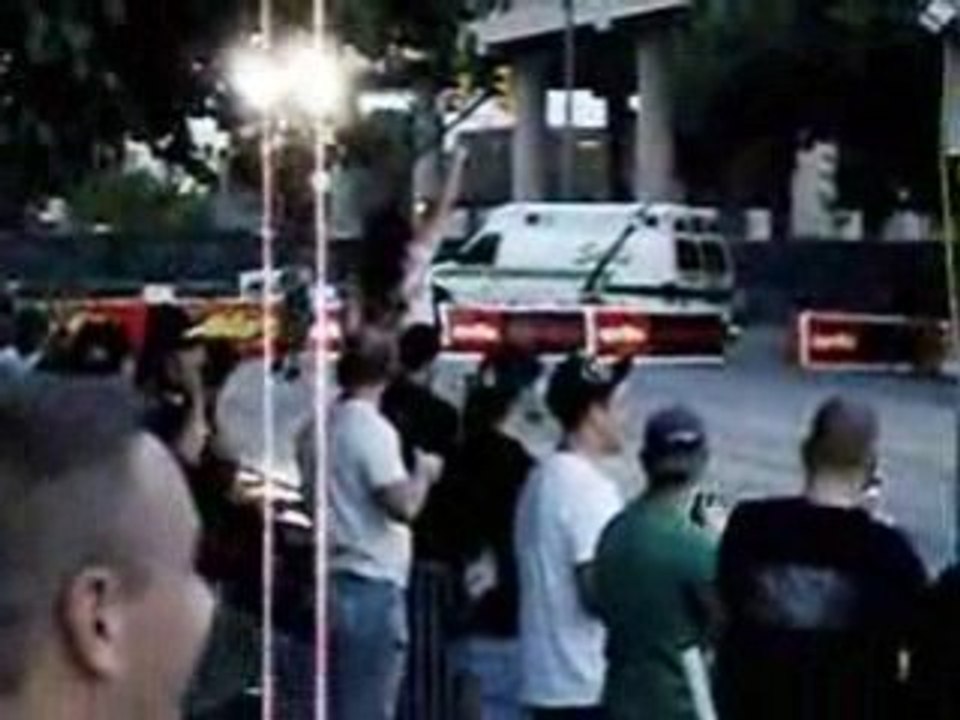 backflip debout sur une moto