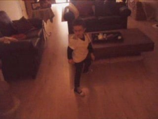 Valentin 3 ans, fan de breakdance.......