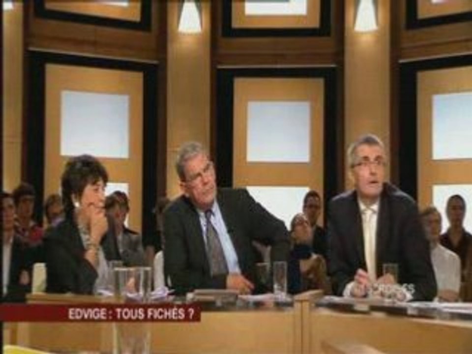 Téléphone portable transformé en micro espion