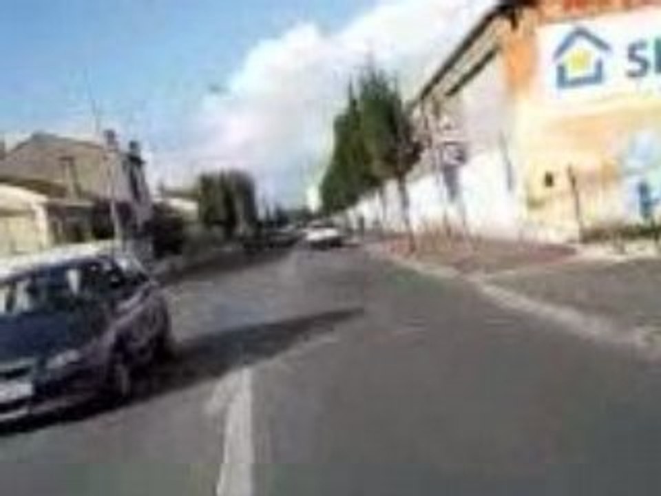 le bus é la voiture ne passe pa loin!!!