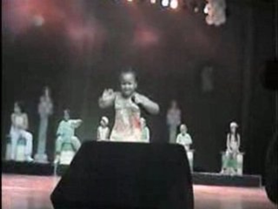 Les premiers pas de bébé.avi M