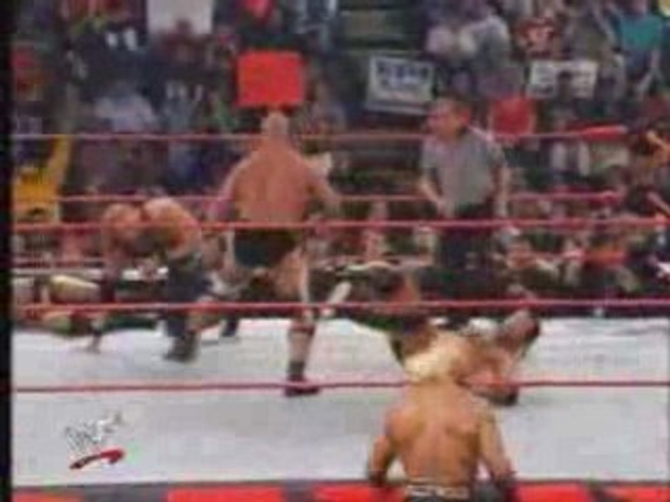WWE RAW 11.03.2002 Rock & SCSA vs Outsiders,Hogan