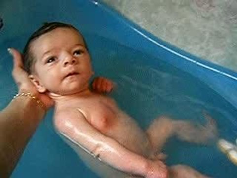 1 MOIS - LE BAIN