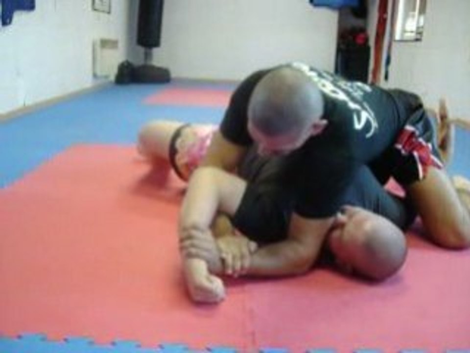 Video technique mma free-fight clé de bras