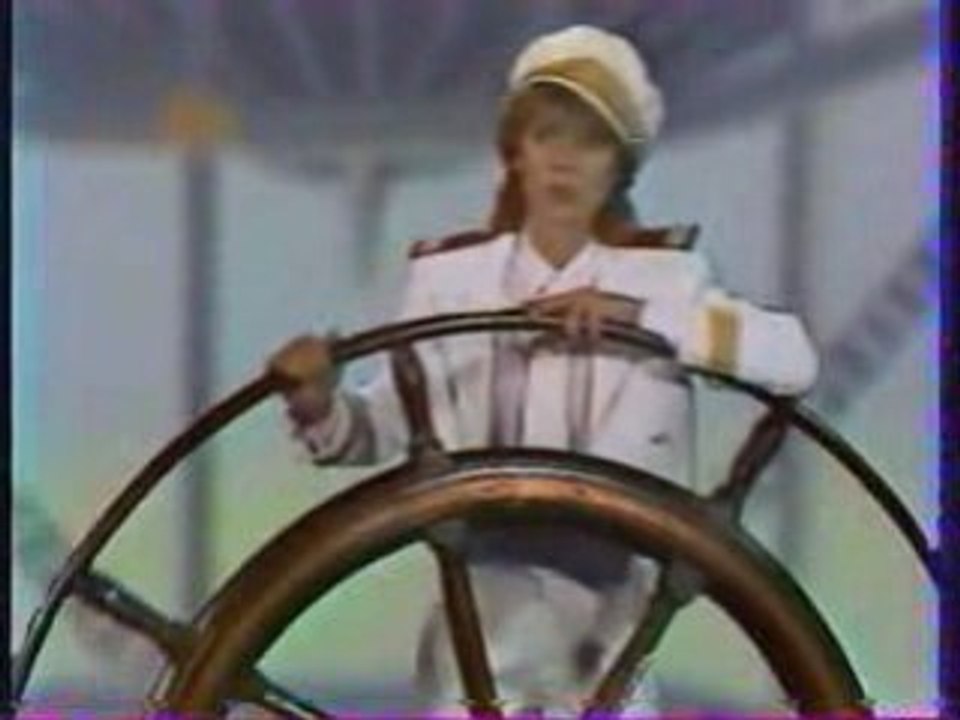 DOROTHEE DISNEY DIMANCHE "ILE SUR LE TOIT MONDE" STEFGAMERS