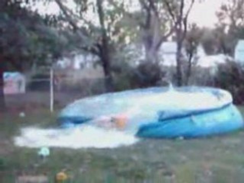 Piscine explosée