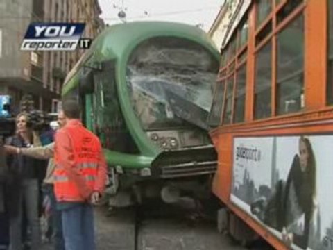 Due tram si scontrano a Milano
