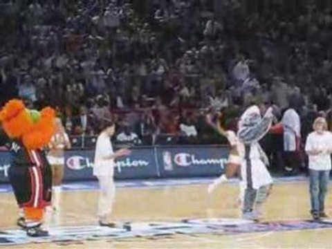 Temps morts pendant le match NBA à Bercy