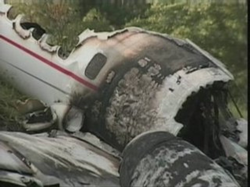 Drummer Travis Barker blogs after his plane crash