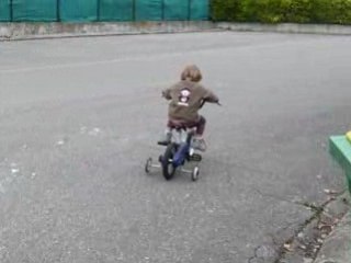 Clara fait du vélo 2
