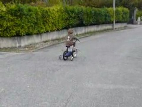 Clara fait du vélo 3