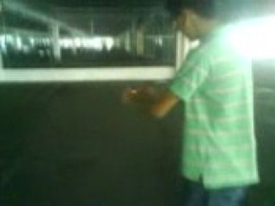 abdel jalal shoot un petard avec le pied