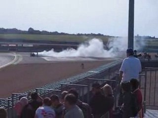 Voiture En Feu a Many Cours