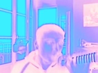 Wiwi égratigne "Laisse danser la nana"