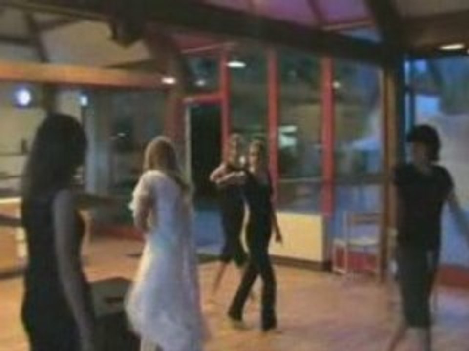 Danse des filles sur Christina Aguilera