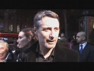 Tapis Rouge du film Coluche avec Antoine de Caunes