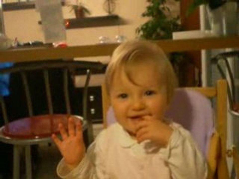 "c'est une poupée qui fait non!!!!"