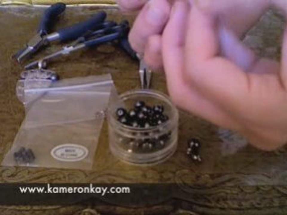 How to Bead a Necklace with Pendant