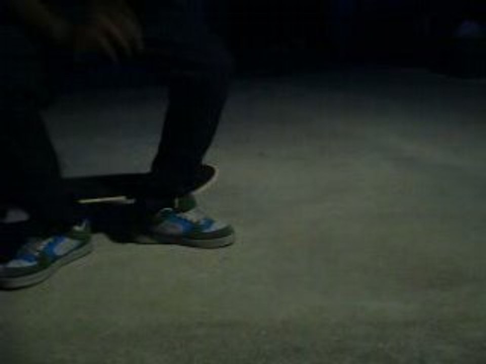 Heel flip: what am i doing wrong?