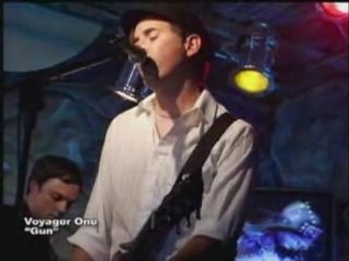 Voyager One performs "Gun"