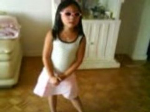 Ma petite niece qui danse