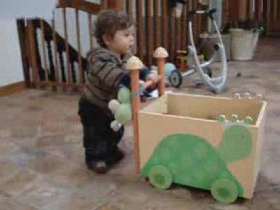 Mathieu pousse le chariot