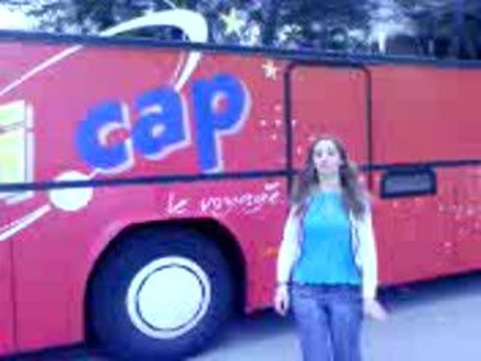 Ophélie et moi devant le car