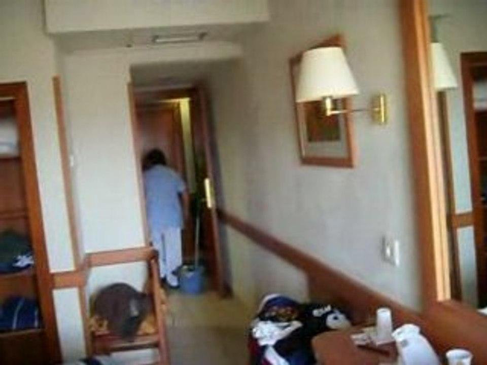 Retour de boite à l'hotel,femmes de ménage acceuillies