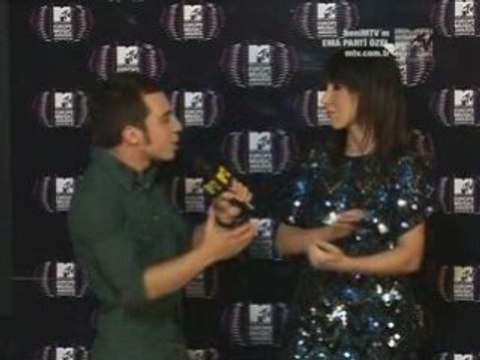 HANDE YENER@MTV EMA PARTY RÖPORTAJ